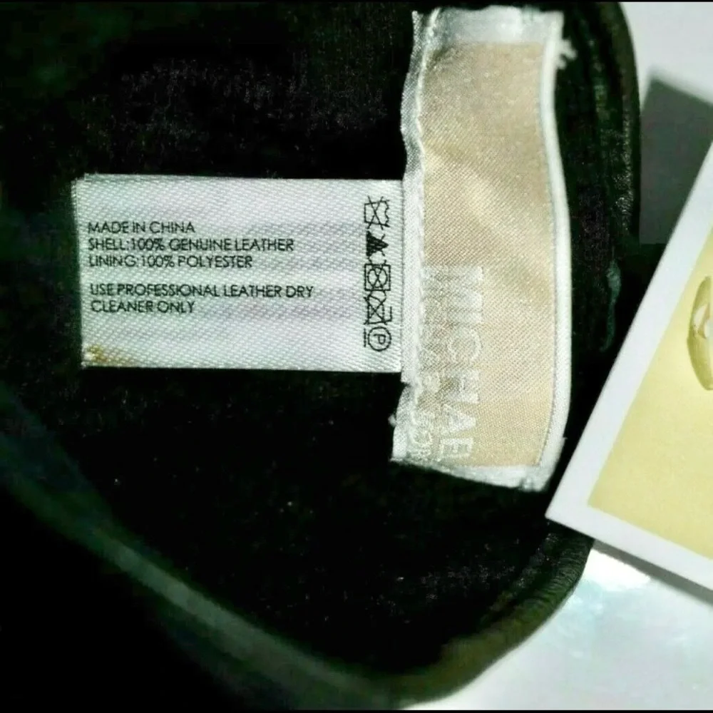 NWT Michael Kors Lambskin Leather Logo Touch Screen Gloves Black Buttery soft M